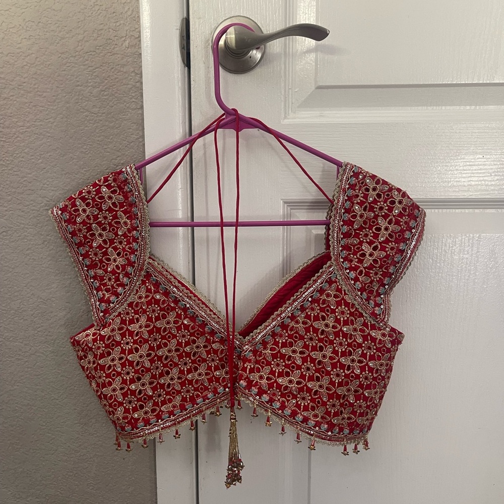 Red Embroidered Silk Lehenga (Size M) Full top/skirt/net dupatta